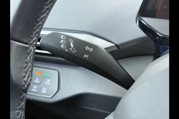 Volkswagen ID.4 204pk First 77kWh SOH 90% Leer/Alcantara Adap.Cruise Navi Ecc Camera Apple Carplay Android Pdc Lmv 20" Stoelverwarming Led Bordherkenning Voor-Klimatisering App-Connect  E-sound Front-Assist Origineel Nederlandse Auto Zeer Compleet 1e eigenaar