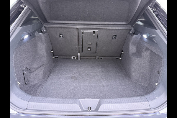 Volkswagen ID.4 204pk First 77kWh SOH 90% Leer/Alcantara Adap.Cruise Navi Ecc Camera Apple Carplay Android Pdc Lmv 20" Stoelverwarming Led Bordherkenning Voor-Klimatisering App-Connect  E-sound Front-Assist Origineel Nederlandse Auto Zeer Compleet 1e eigenaar