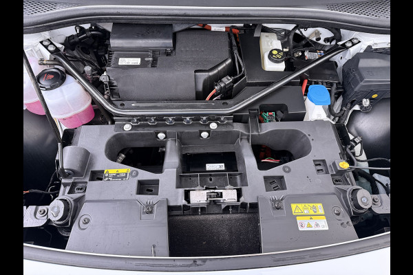 Volkswagen ID.4 204pk First 77kWh SOH 90% Leer/Alcantara Adap.Cruise Navi Ecc Camera Apple Carplay Android Pdc Lmv 20" Stoelverwarming Led Bordherkenning Voor-Klimatisering App-Connect  E-sound Front-Assist Origineel Nederlandse Auto Zeer Compleet 1e eigenaar