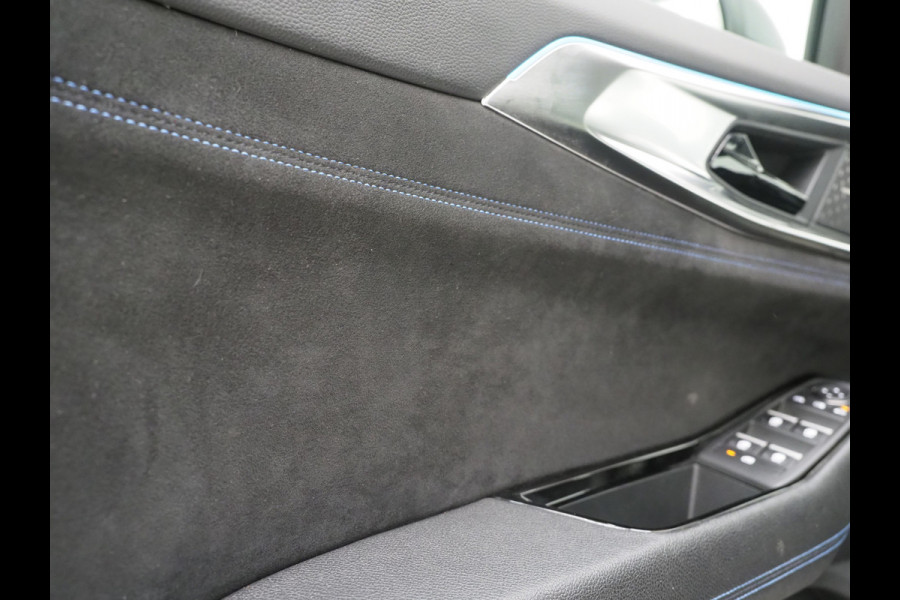 Renault Austral 1.2 E-Tech full hybrid 200 iconic esprit Alpine | Panoramadak | Massage | 4 Control | Harman/Kardon | 360 | HUD | Keyless | Carplay