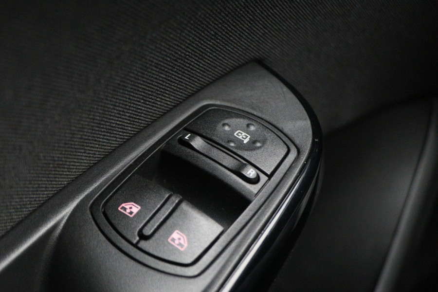 Opel Corsa 1.4 Black Edition Airco, Cruise, Apple Carplay, DAB, PDC, Elektrische Ramen, 16''