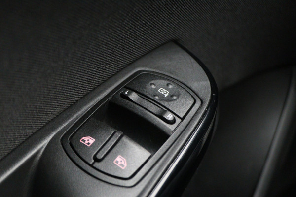 Opel Corsa 1.4 Black Edition Airco, Cruise, Apple Carplay, DAB, PDC, Elektrische Ramen, 16''