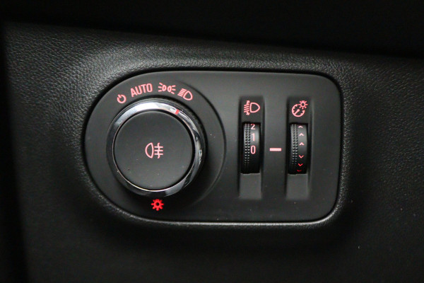 Opel Corsa 1.4 Black Edition Airco, Cruise, Apple Carplay, DAB, PDC, Elektrische Ramen, 16''