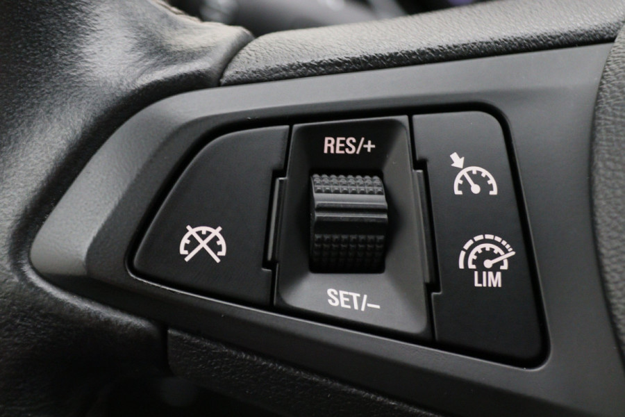 Opel Corsa 1.4 Black Edition Airco, Cruise, Apple Carplay, DAB, PDC, Elektrische Ramen, 16''