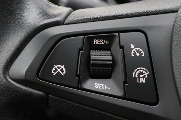 Opel Corsa 1.4 Black Edition Airco, Cruise, Apple Carplay, DAB, PDC, Elektrische Ramen, 16''