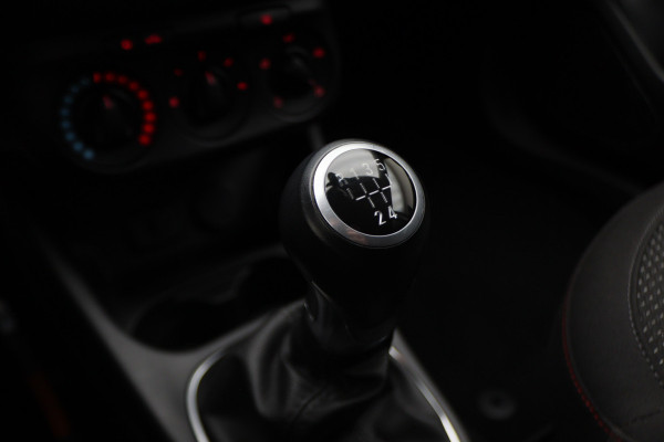 Opel Corsa 1.4 Black Edition Airco, Cruise, Apple Carplay, DAB, PDC, Elektrische Ramen, 16''