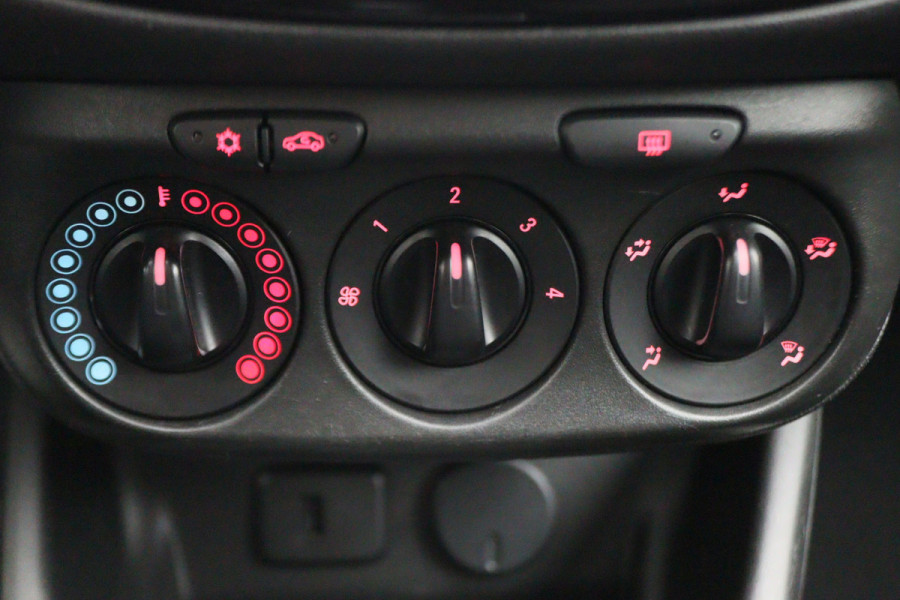 Opel Corsa 1.4 Black Edition Airco, Cruise, Apple Carplay, DAB, PDC, Elektrische Ramen, 16''