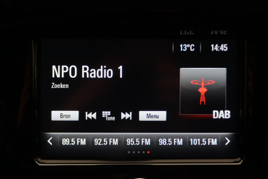 Opel Corsa 1.4 Black Edition Airco, Cruise, Apple Carplay, DAB, PDC, Elektrische Ramen, 16''