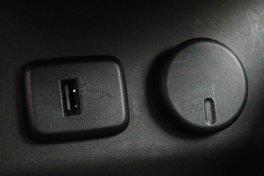 Opel Corsa 1.4 Black Edition Airco, Cruise, Apple Carplay, DAB, PDC, Elektrische Ramen, 16''