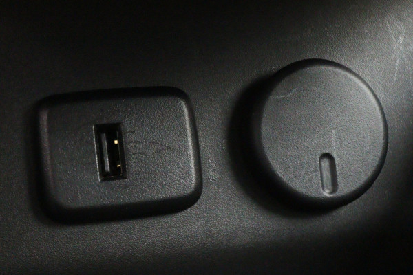 Opel Corsa 1.4 Black Edition Airco, Cruise, Apple Carplay, DAB, PDC, Elektrische Ramen, 16''