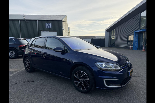 Volkswagen e-Golf e-Golf SOH 90% | ACHTERUITRIJ CAMERA | DIG. DASH| DODE HOEK| CARPLAY| STOELVERWARMING| ALL SEASON BANDEN |  LEUKE COMPLETE AUTO| RIJKLAAR INCL. 12 MND BOVAG GARANTIE