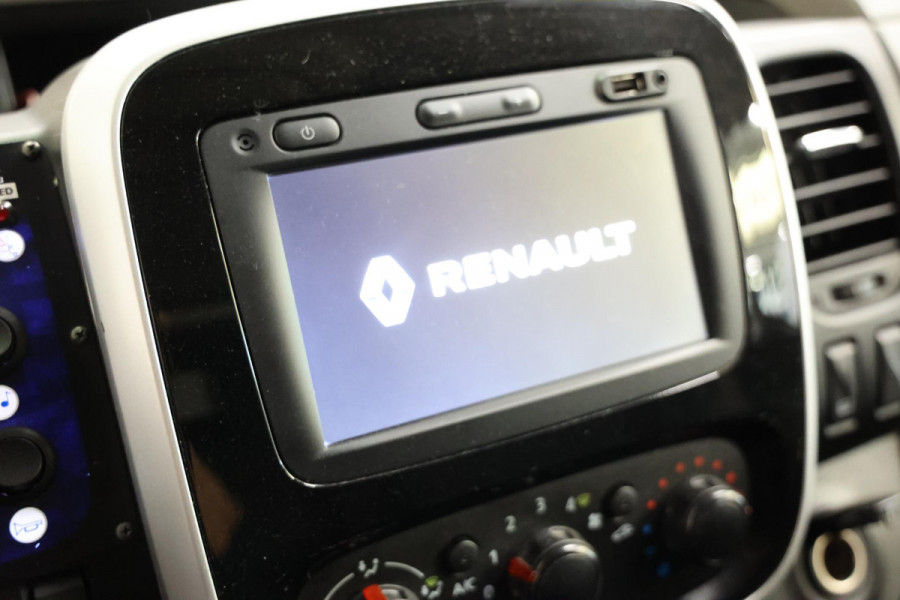 Renault Trafic AMBULANCE VSAV Rettungswagen Krankenwagen