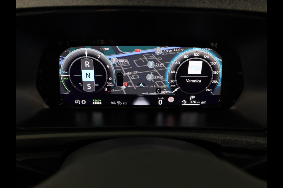 Volkswagen Caddy 1.5 TSI eHybride PAN Americana 115 pk Automaat (DSG) | Navigatie | Panoramadak | Trekhaak | Parkeersensoren (Park assist) | Achteruitrijcamera | LED koplampen | Adaptieve cruise control | Stoelverwarming |