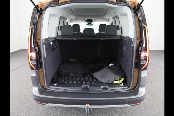 Volkswagen Caddy 1.5 TSI eHybride PAN Americana 115 pk Automaat (DSG) | Navigatie | Panoramadak | Trekhaak | Parkeersensoren (Park assist) | Achteruitrijcamera | LED koplampen | Adaptieve cruise control | Stoelverwarming |