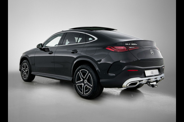 Mercedes-Benz GLC Coupé 300e 4MATIC Business Solution AMG | Trekhaak | Panoramaschuifdak | Memorypakket voorstoelen | URBAN GUARD voertuigbescherming plus | 19 inch AMG velgen | Sfeerverlichting | EASY PACK achterklep |