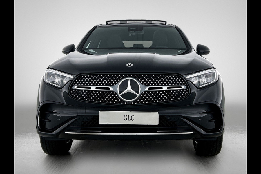 Mercedes-Benz GLC Coupé 300e 4MATIC Business Solution AMG | Trekhaak | Panoramaschuifdak | Memorypakket voorstoelen | URBAN GUARD voertuigbescherming plus | 19 inch AMG velgen | Sfeerverlichting | EASY PACK achterklep |