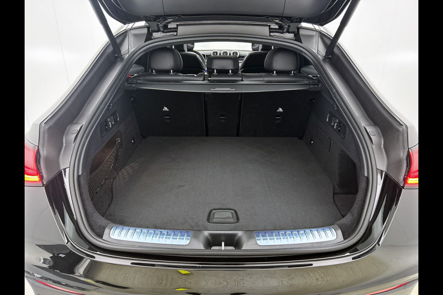 Mercedes-Benz GLC Coupé 300e 4MATIC Business Solution AMG | Trekhaak | Panoramaschuifdak | Memorypakket voorstoelen | URBAN GUARD voertuigbescherming plus | 19 inch AMG velgen | Sfeerverlichting | EASY PACK achterklep |