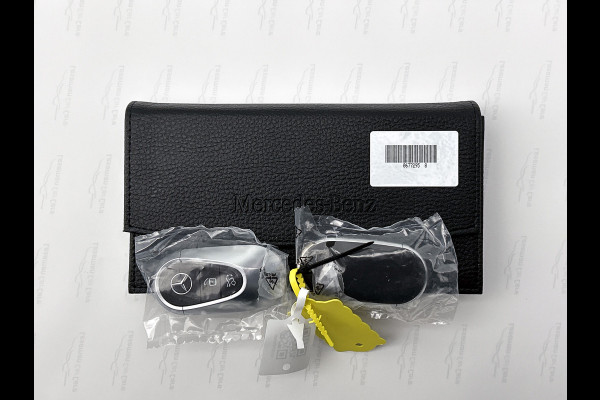 Mercedes-Benz GLC Coupé 300e 4MATIC Business Solution AMG | Trekhaak | Panoramaschuifdak | Memorypakket voorstoelen | URBAN GUARD voertuigbescherming plus | 19 inch AMG velgen | Sfeerverlichting | EASY PACK achterklep |