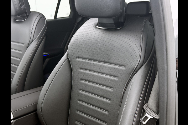 Mercedes-Benz GLC Coupé 300e 4MATIC Business Solution AMG | Trekhaak | Panoramaschuifdak | Memorypakket voorstoelen | URBAN GUARD voertuigbescherming plus | 19 inch AMG velgen | Sfeerverlichting | EASY PACK achterklep |