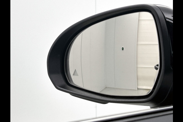 Mercedes-Benz GLC Coupé 300e 4MATIC Business Solution AMG | Trekhaak | Panoramaschuifdak | Memorypakket voorstoelen | URBAN GUARD voertuigbescherming plus | 19 inch AMG velgen | Sfeerverlichting | EASY PACK achterklep |