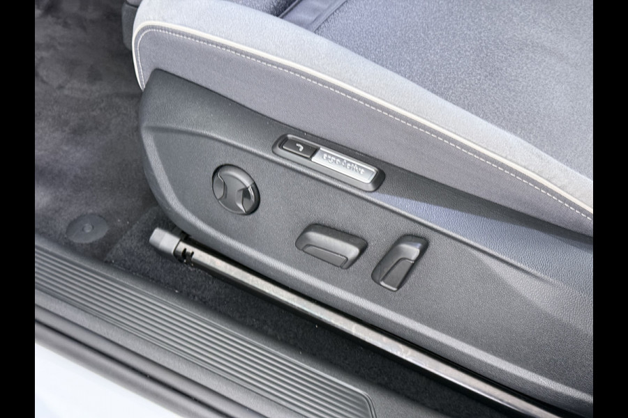 Volkswagen ID.3 First Max 58 kWh SOH 94% Pano-dak Adap.Cruise 20"lm Camera Elektr.Sport-Stoel+Verwarmd PDC Apple Carplay Android Ergo Active-Sto Ergo Active Stoelen Privacy Glas Keyless Advanced Led-Achterlicht dynamisch Matrix Led Origineel Nederlandse Auto