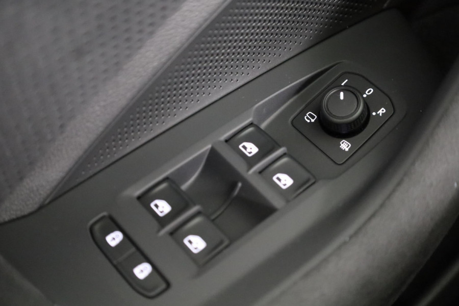 Škoda Superb combi Sportline Business PHEV 1.5 TSI 204 pk 6 versn. DSG | Travel assist plus | Panoramadak | Canton | 19 inch lichtmetalen velgen