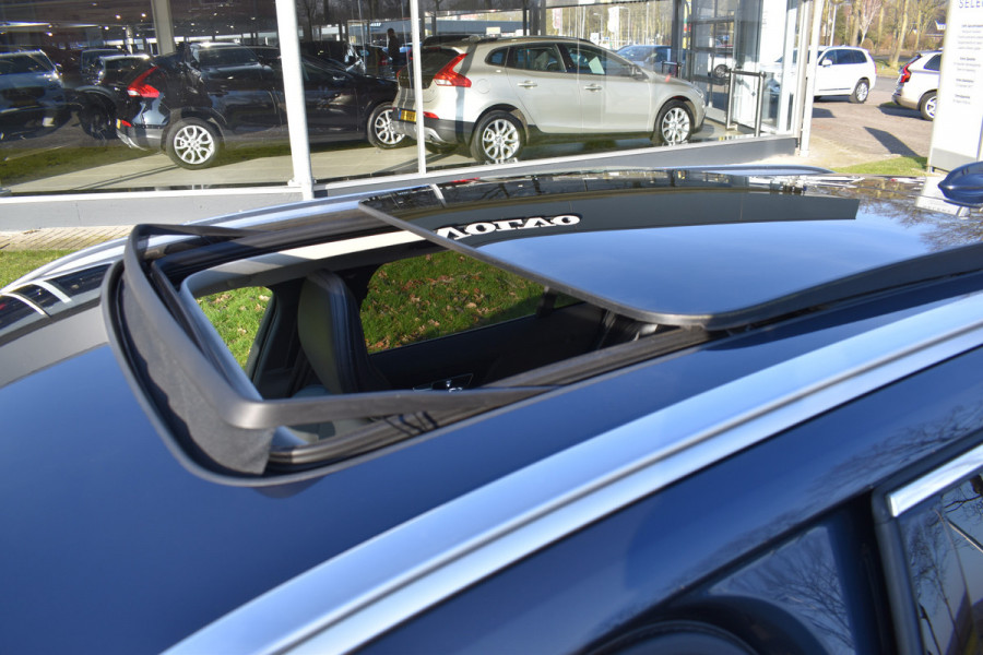 Volvo V60 T8 390PK Automaat Twin Engine AWD Inscription Trekhaak | Panodak | 360 Camera | Blis | Stoelverwarming