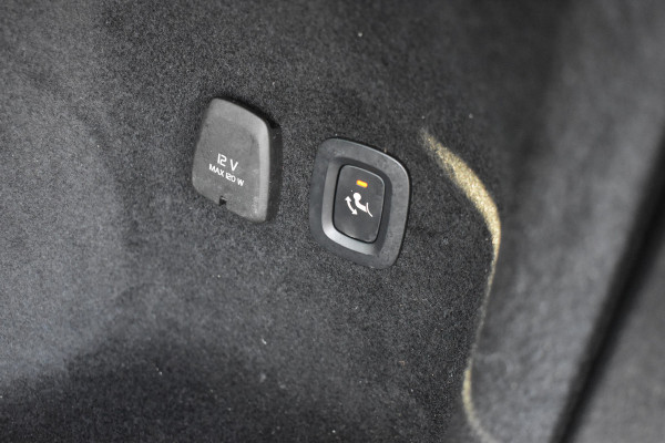 Volvo V60 T8 390PK Automaat Twin Engine AWD Inscription Trekhaak | Panodak | 360 Camera | Blis | Stoelverwarming