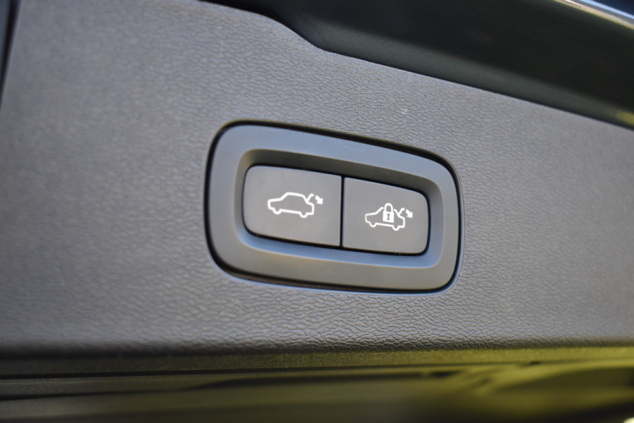 Volvo V60 T8 390PK Automaat Twin Engine AWD Inscription Trekhaak | Panodak | 360 Camera | Blis | Stoelverwarming