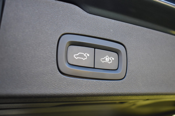 Volvo V60 T8 390PK Automaat Twin Engine AWD Inscription Trekhaak | Panodak | 360 Camera | Blis | Stoelverwarming