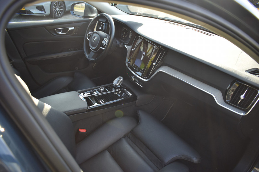 Volvo V60 T8 390PK Automaat Twin Engine AWD Inscription Trekhaak | Panodak | 360 Camera | Blis | Stoelverwarming