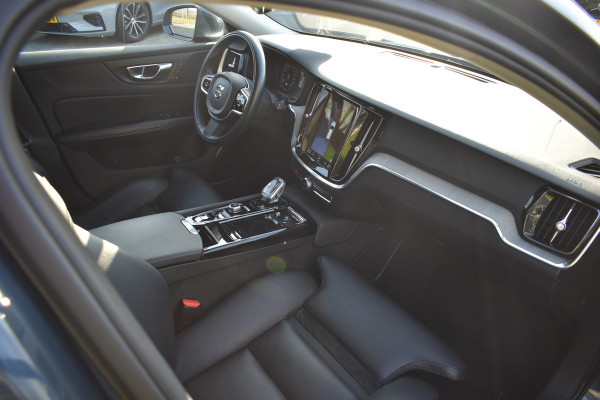 Volvo V60 T8 390PK Automaat Twin Engine AWD Inscription Trekhaak | Panodak | 360 Camera | Blis | Stoelverwarming