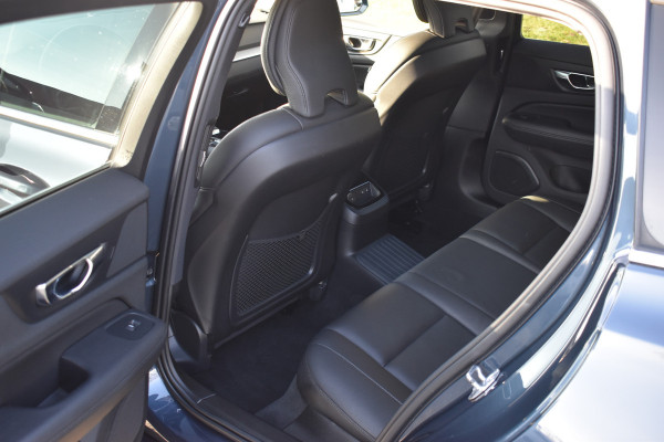 Volvo V60 T8 390PK Automaat Twin Engine AWD Inscription Trekhaak | Panodak | 360 Camera | Blis | Stoelverwarming