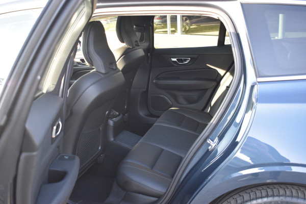 Volvo V60 T8 390PK Automaat Twin Engine AWD Inscription Trekhaak | Panodak | 360 Camera | Blis | Stoelverwarming