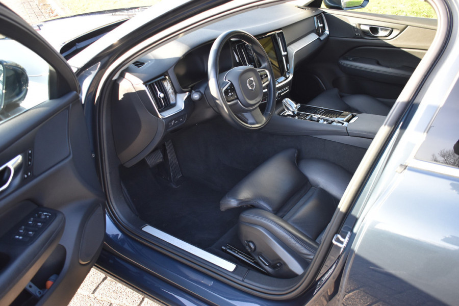 Volvo V60 T8 390PK Automaat Twin Engine AWD Inscription Trekhaak | Panodak | 360 Camera | Blis | Stoelverwarming
