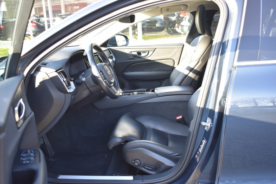 Volvo V60 T8 390PK Automaat Twin Engine AWD Inscription Trekhaak | Panodak | 360 Camera | Blis | Stoelverwarming