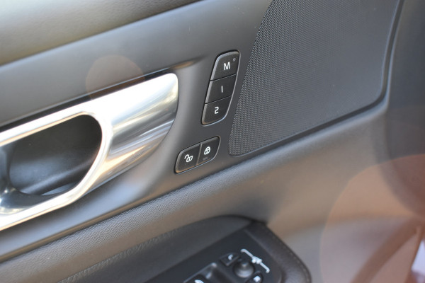 Volvo V60 T8 390PK Automaat Twin Engine AWD Inscription Trekhaak | Panodak | 360 Camera | Blis | Stoelverwarming