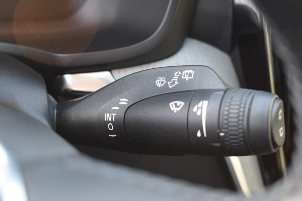 Volvo V60 T8 390PK Automaat Twin Engine AWD Inscription Trekhaak | Panodak | 360 Camera | Blis | Stoelverwarming