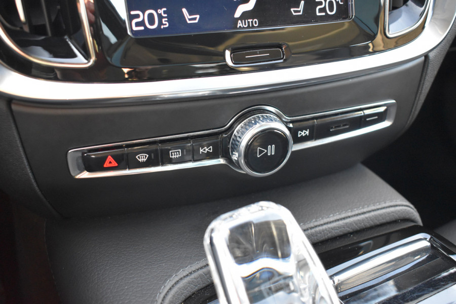 Volvo V60 T8 390PK Automaat Twin Engine AWD Inscription Trekhaak | Panodak | 360 Camera | Blis | Stoelverwarming