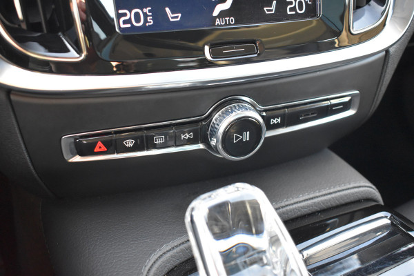 Volvo V60 T8 390PK Automaat Twin Engine AWD Inscription Trekhaak | Panodak | 360 Camera | Blis | Stoelverwarming