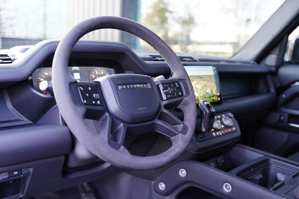 Land Rover Defender 110 P 525 V8 Black Edition / Panoramadak / Meridian