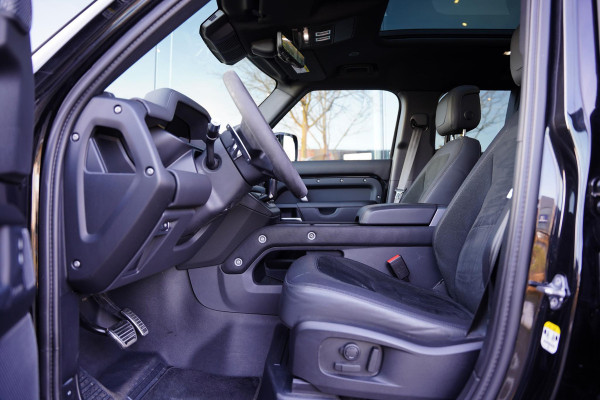 Land Rover Defender 110 P 525 V8 Black Edition / Panoramadak / Meridian