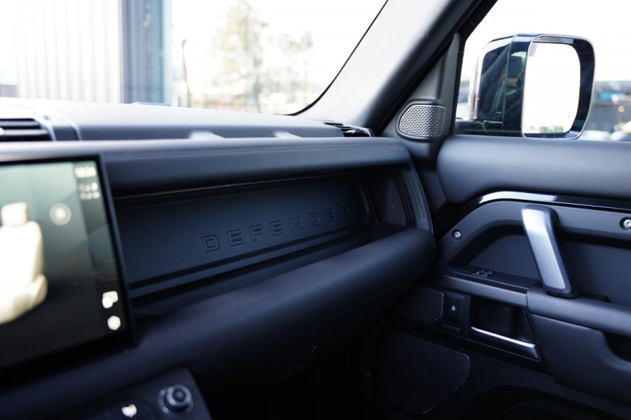 Land Rover Defender 110 P 525 V8 Black Edition / Panoramadak / Meridian