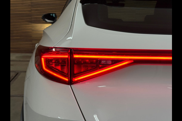 CUPRA Formentor 1.4 TSI e-Hybrid Essential | Half leder | 19' inch | Sfeerverlichting | Carplay | Navigatie | LED | Winterpakket