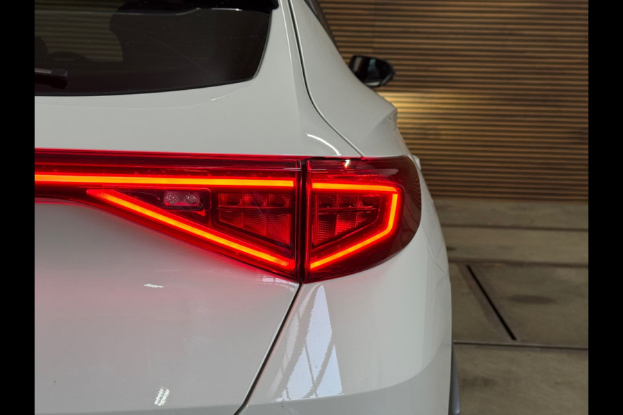 CUPRA Formentor 1.4 TSI e-Hybrid Essential | Half leder | 19' inch | Sfeerverlichting | Carplay | Navigatie | LED | Winterpakket