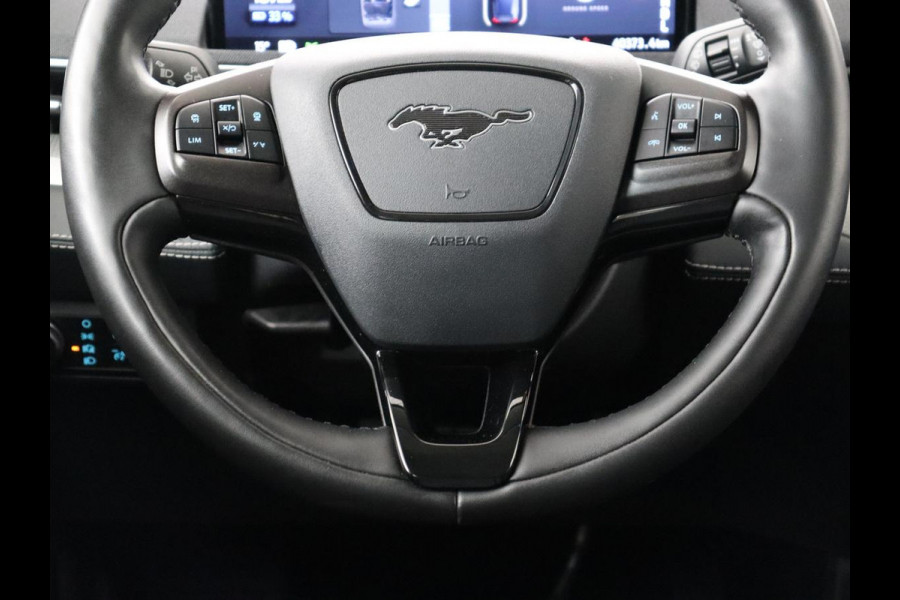 Ford Mustang Mach-E RWD 75 kWh | 40.300km NAP | Trekhaak | Leder | Stoelverwarming | Adaptive cruise | Keyless | Carplay | Navigatie | Full LED