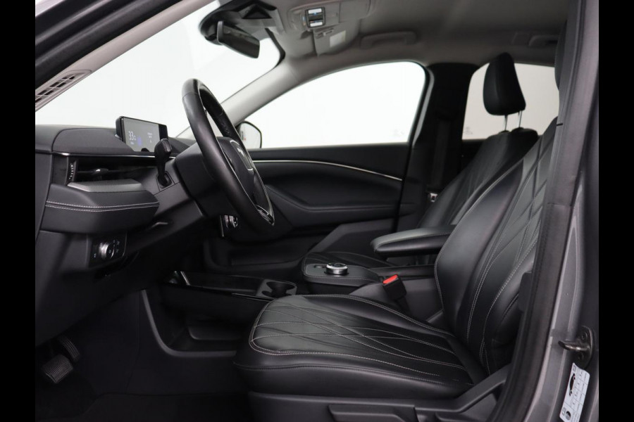 Ford Mustang Mach-E RWD 75 kWh | 40.300km NAP | Trekhaak | Leder | Stoelverwarming | Adaptive cruise | Keyless | Carplay | Navigatie | Full LED