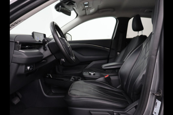 Ford Mustang Mach-E RWD 75 kWh | 40.300km NAP | Trekhaak | Leder | Stoelverwarming | Adaptive cruise | Keyless | Carplay | Navigatie | Full LED