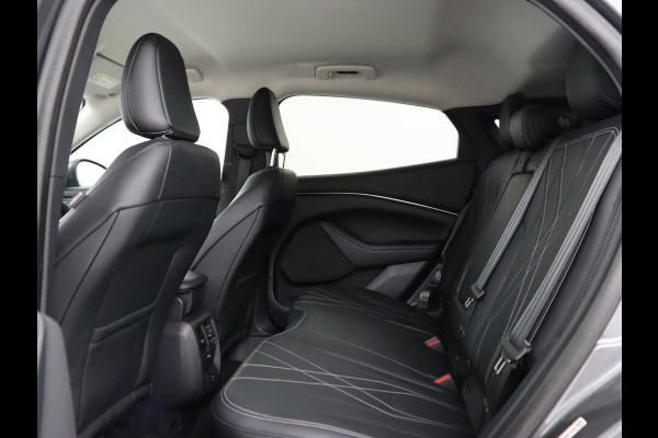 Ford Mustang Mach-E RWD 75 kWh | 40.300km NAP | Trekhaak | Leder | Stoelverwarming | Adaptive cruise | Keyless | Carplay | Navigatie | Full LED