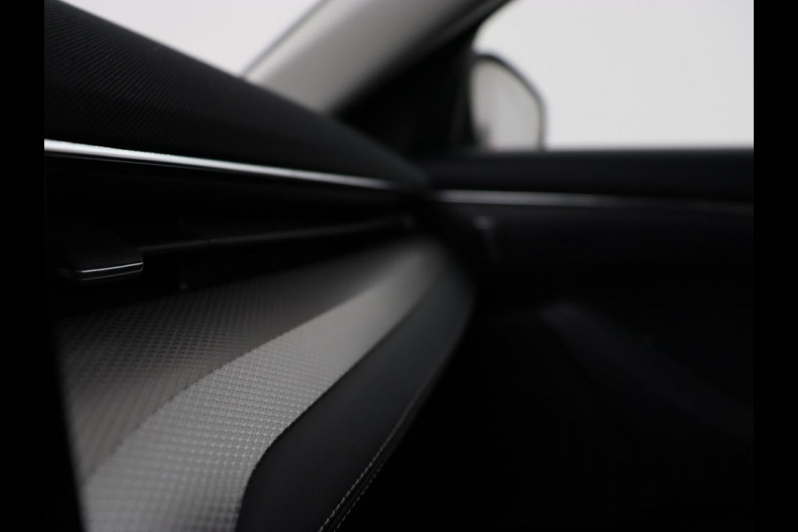 Ford Mustang Mach-E RWD 75 kWh | 40.300km NAP | Trekhaak | Leder | Stoelverwarming | Adaptive cruise | Keyless | Carplay | Navigatie | Full LED